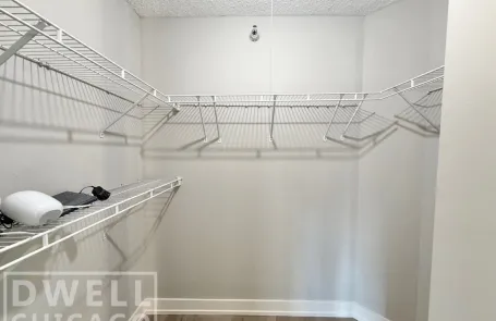 1 Bedroom Lincoln Park Apartment