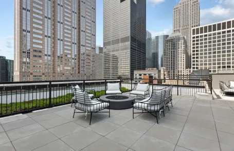 Studio Chicago Loop Apartment