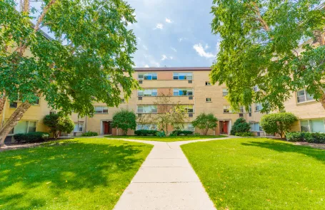2 Bedroom Skokie Apartment