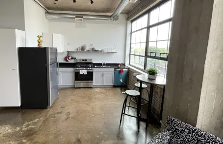 1 Bedroom East Garfield Park Apartment
