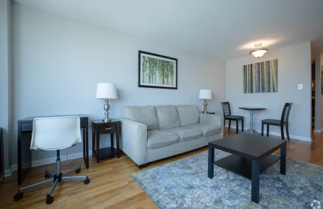 1 Bedroom Uptown Apartment