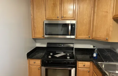1 Bedroom Uptown Apartment