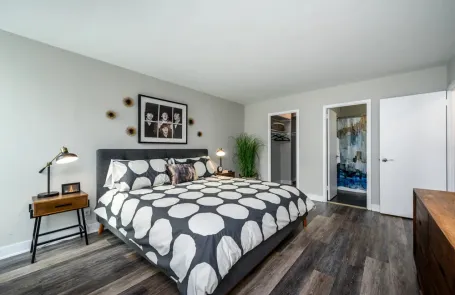 Studio Near West Side Apartment