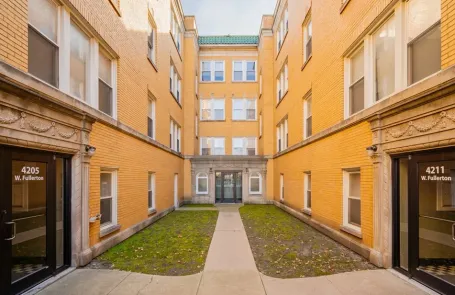 2 Bedroom Hermosa Apartment
