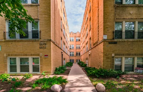 2 Bedroom Rogers Park Apartment
