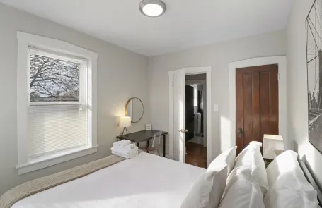 1 Bedroom Belmont Cragin Apartment