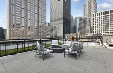 Studio Chicago Loop Apartment