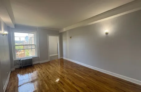 Studio Uptown Apartment