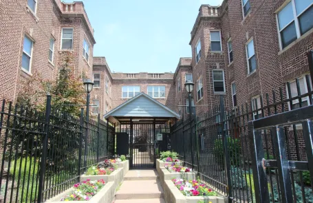 2 Bedroom Albany Park Apartment