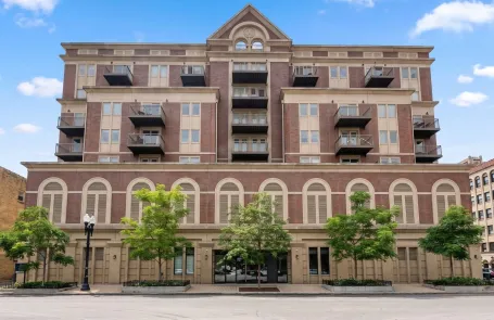 2 Bedroom Rogers Park Apartment