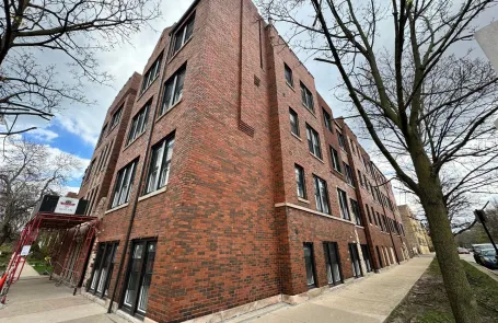 1 Bedroom Albany Park Apartment