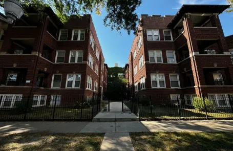 2 Bedroom Albany Park Apartment