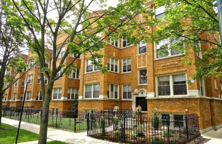 2 Bedroom Albany Park Apartment