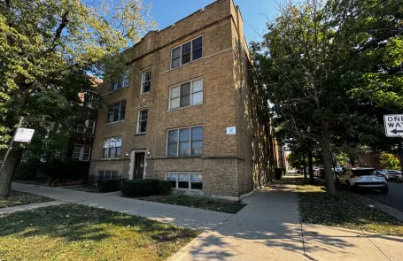 2 Bedroom Irving Park Apartment