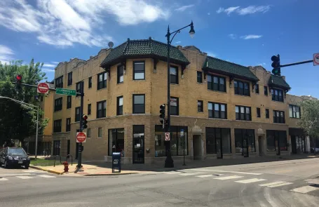 2 Bedroom Albany Park Apartment