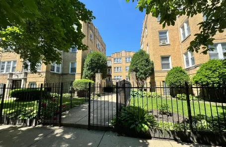 2 Bedroom Albany Park Apartment