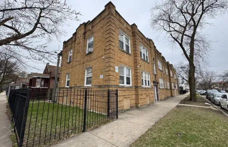 2 Bedroom Humboldt Park Apartment