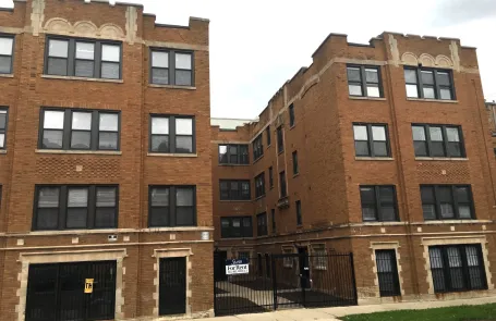 1 Bedroom Albany Park Apartment