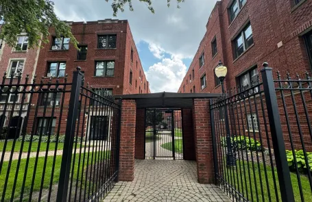 1 Bedroom Rogers Park Apartment