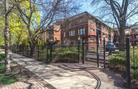 1 Bedroom Sheridan Park Apartment