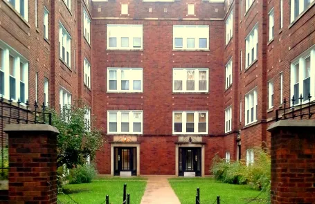 Studio Irving Park Apartment