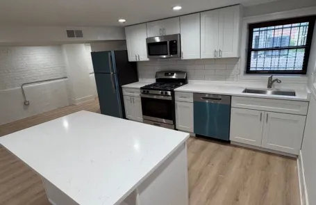 1 Bedroom Andersonville Apartment