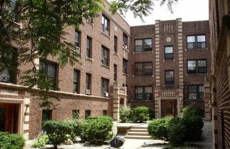 1 Bedroom Lakeview Apartment