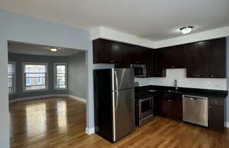 2 Bedroom Rogers Park Apartment