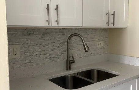 2 Bedroom Lakeview Apartment
