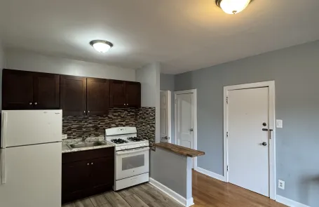 1 Bedroom Edgewater Apartment