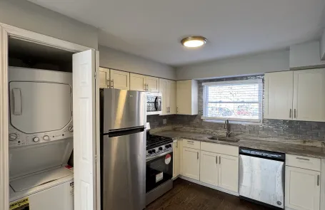 2 Bedroom Rogers Park Apartment