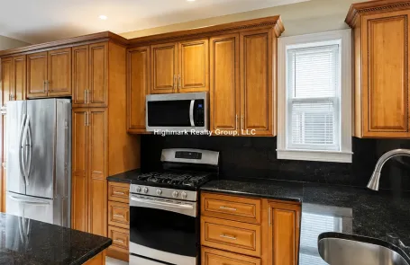 3 Bedroom Albany Park Apartment