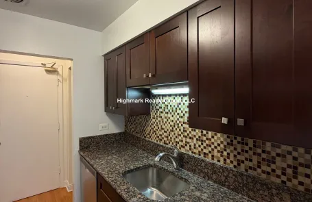 1 Bedroom Lakeview Apartment