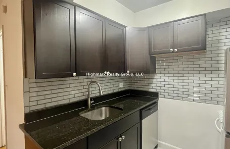Studio Rogers Park Apartment