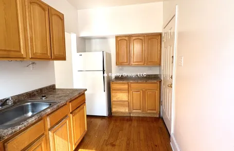 1 Bedroom Rogers Park Apartment