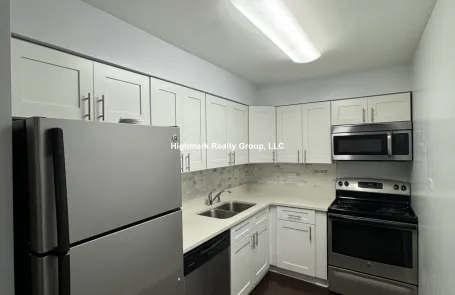 1 Bedroom Lakeview Apartment