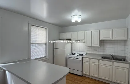 1 Bedroom Albany Park Apartment