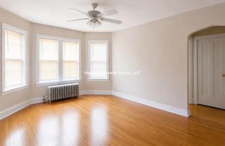 2 Bedroom Albany Park Apartment