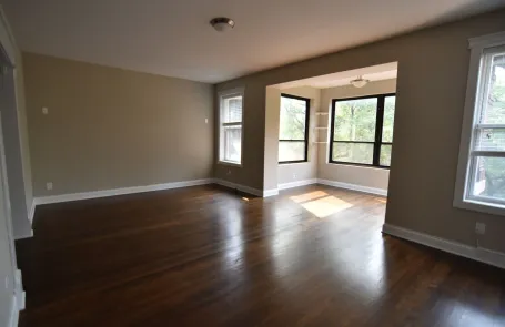 2 Bedroom Lakeview Apartment