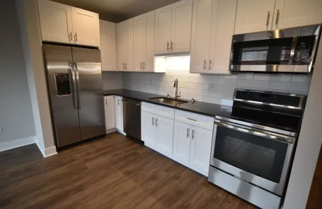 1 Bedroom Uptown Apartment
