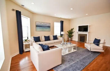 3 Bedroom Lakeview Apartment