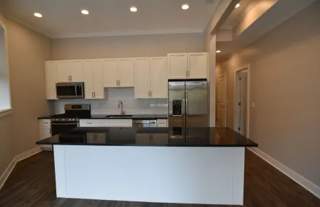 2 Bedroom Lakeview Apartment
