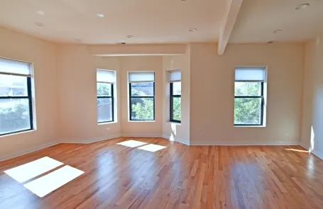 4 Bedroom Lakeview Apartment
