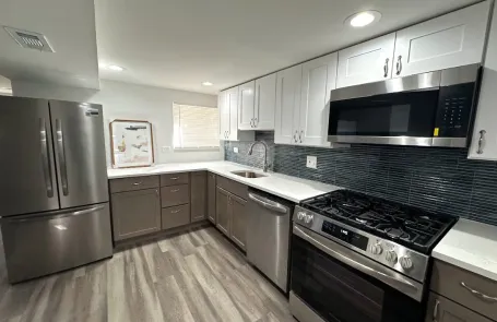 2 Bedroom Andersonville Apartment