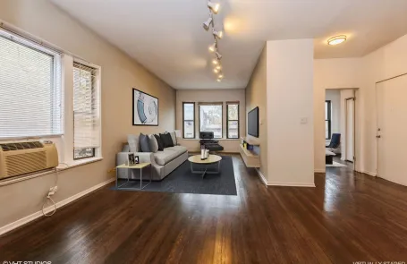 2 Bedroom Lakeview Apartment