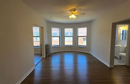 Studio Rogers Park Apartment