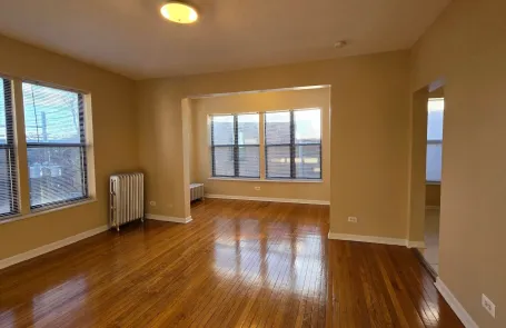 Studio Rogers Park Apartment