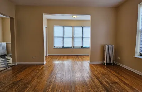 Studio Rogers Park Apartment