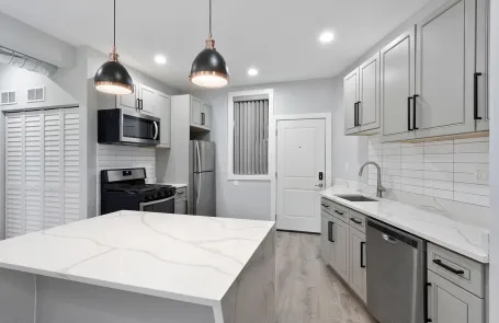 2 Bedroom Rogers Park Apartment