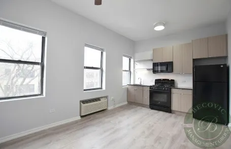 Studio Uptown Apartment